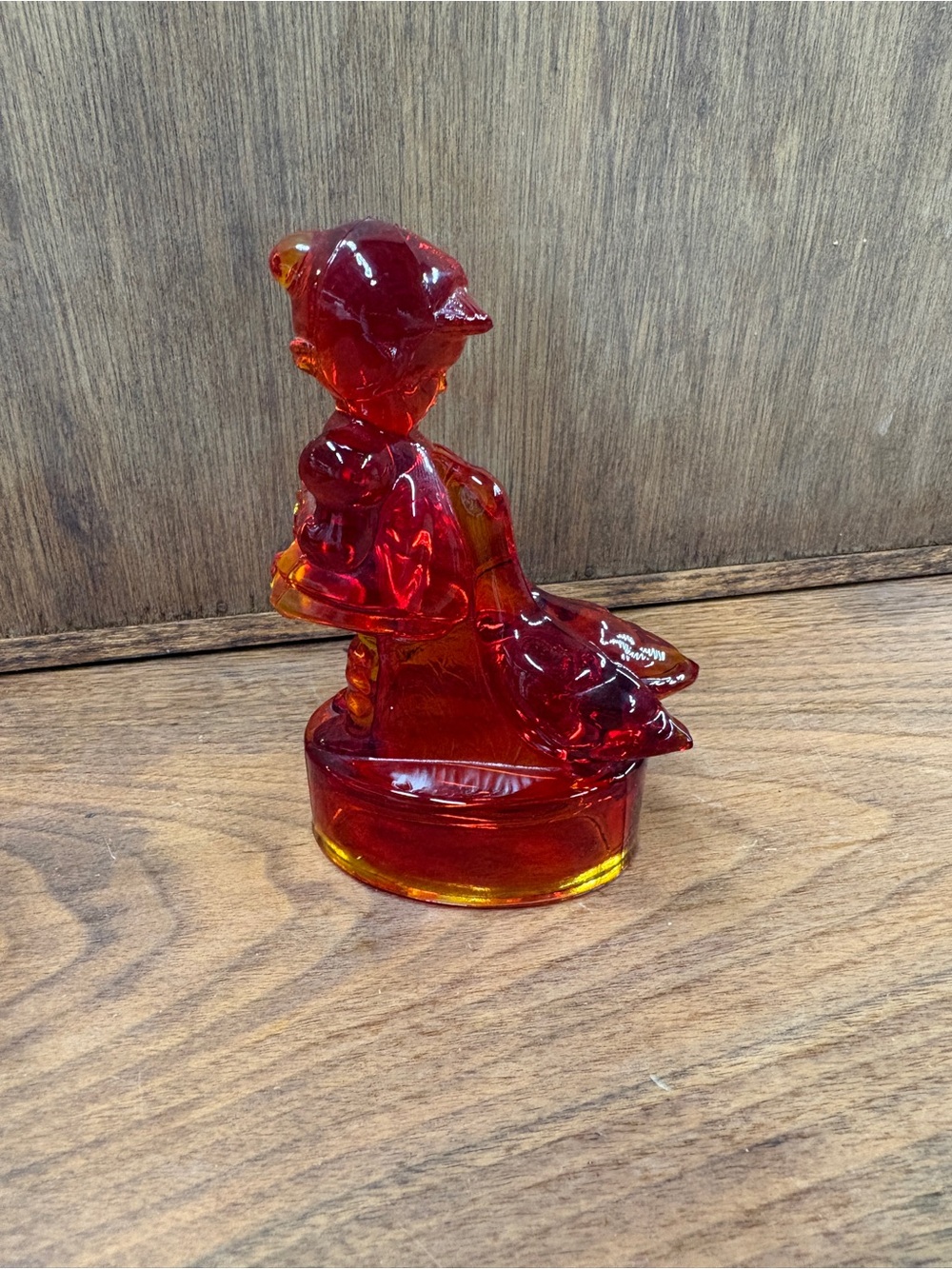 L. E. Smith Vintage Art Glass Girl w/ Geese Figurine Ruby Red/Amberina Glows EUC